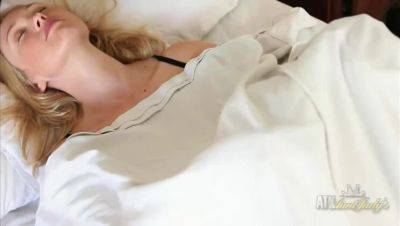 Anneke's Solo Pleasure - porntry.com