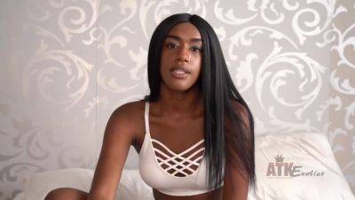 Ashley Aleigh - Ashley Aleigh: Big Tits & Brunette Ebony - porntry.com