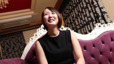 【淫美な桃尻】顔も尻も最高な新婚若妻さんと昼間からレトロな地元ラブホでハメ撮り！田舎住みの奥さんは、新しい出会いもなく悶々とした日々を過ごしているようで… - txxx.com - Japan