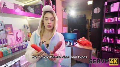 SERVE4K. Customer Service Sex - txxx.com - Czech Republic