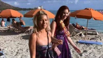 Waikiki Exposure: Melody and Lena's Lesbian Encounter - veryfreeporn.com