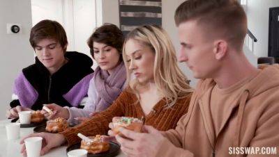 Getting Cozy with My Stepsister / 05.12.2021 - veryfreeporn.com