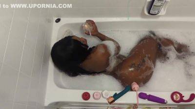 Relaxing Bubble Bath - upornia.com