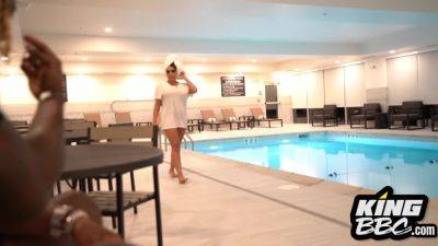 KingBBC Fucking Ms Red X at the Convention - txxx.com