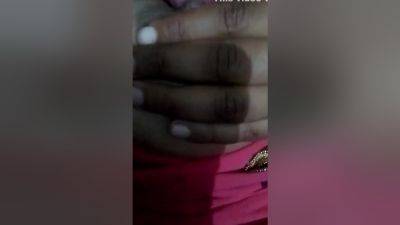 Desi Girl Bubs Eating - desi-porntube.com