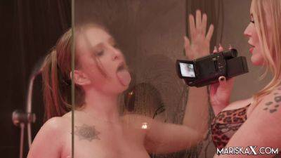 MARISKAX Makenzie licks and brings Alice to orgasm - txxx.com