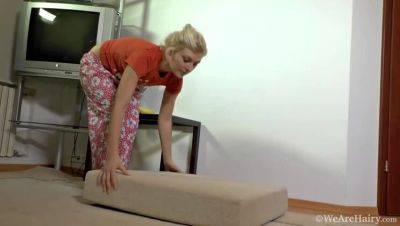 Fedora's Fuzzy Female Solo - porntry.com