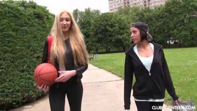 Anabelle & Jessey: Tall Blonde vs. Petite Brunette with Toys - porntry.com