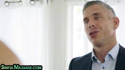 Slippery WAM massage ending in 3way - hotmovs.com