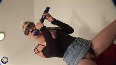 Mature mama Gwendolien enjoying a creampie fantasy - Kinky edition - xxxfiles.com