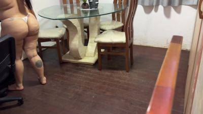 Yerno Consigue A Su Suegra De Culo Enorme Limpiando En Hilo Penso Que Estaba Sola - videomanysex.com