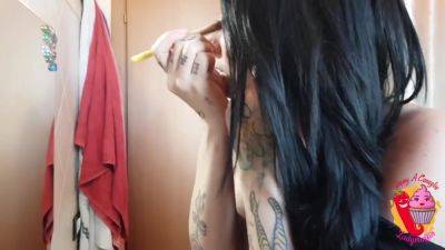 She Puts On Her Makeup And He Buggers Her - upornia.com