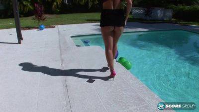 Legs-A-Poppin' - hotmovs.com