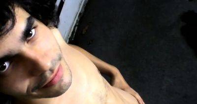 Nude dude smacks his large wang in wicked solo scenes - drtuber.com