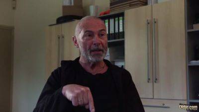 Senior Man, Blonde's Allure - veryfreeporn.com