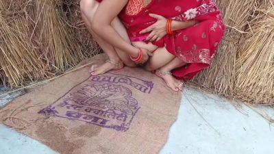 Beautiful Indian Maid Village Bhabhi Outdoor Fucking - desi-porntube.com - India