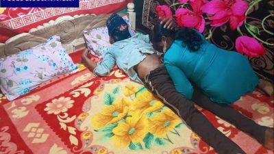 Pati Daaru Pikar So Rha Tha Tabhi Usha Bhabhi Ki Jawani Me Aag Lag Gyi Chudwane Ke Betab Bhabhi Ne Lund Nikal Kar Chusn - desi-porntube.com - India