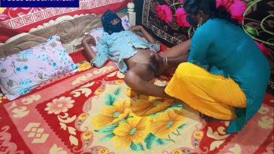 Pati Daaru Pikar So Rha Tha Tabhi Usha Bhabhi Ki Jawani Me Aag Lag Gyi Chudwane Ke Betab Bhabhi Ne Lund Nikal Kar Chusn - desi-porntube.com - India