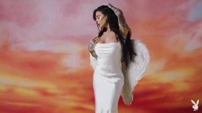 Getting Warmer - hotmovs.com