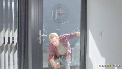 Ruby Sims: Window Peek and Kitty Charmer - veryfreeporn.com