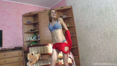 In Amanda S's Bedroom: Solo & Nude Playtime - porntry.com