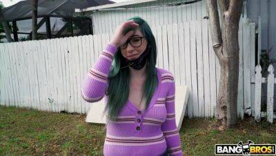 Busty Waitress Savannah Siren: Surprise Tip on Public Transport - porntry.com