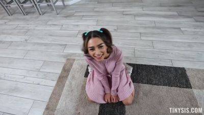 Stuck in a Blizzard With a Brunette / 25.01.2022 - porntry.com