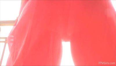 Courtney - Wet & Wild Solo Play - veryfreeporn.com