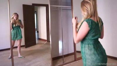 Blonde Babe - Solo & Spooky - porntry.com