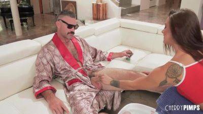 Evelin Stone - Evelin Stone: Upgrading Her Massage Expertise - porntry.com