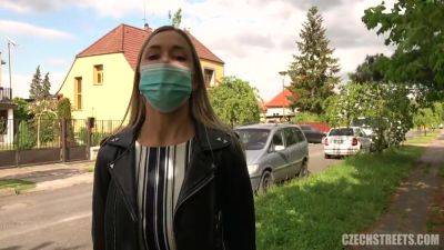 Food Massacre In The Car - hclips.com