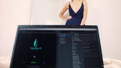 Julia is sure she's going to get the sale, but first she gets the reward! - hclips.com