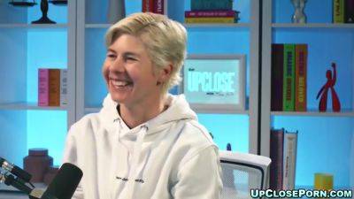 Siri Dahl In Shows How To Orgasms! - upornia.com