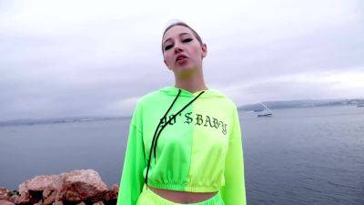 Queen is already anticipating the rest of her adventures... - hotmovs.com