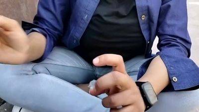 Jungle Me Pee Kar Rhi Ladki Ko Oyo Room Par Ghodi Banaya Desi Hindi Aawaj Me - desi-porntube.com - India