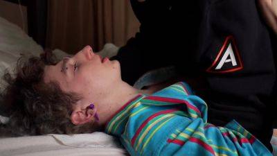 Stepsister Had A Fight With Her Parents And She Has Nowhere To Go 17 Min With Bon Bon - upornia.com