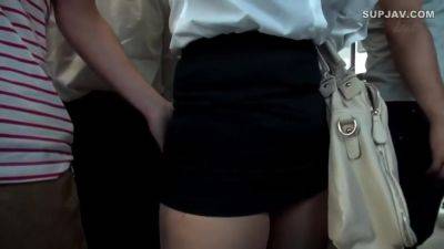 Getter Her Panty Hose Wet On The Bus - hclips.com