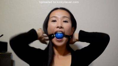 Keeping Her Under Wraps - hclips.com