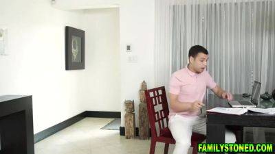 Kiki Klout - Kiki Bouncing Up And Down On Johnnys Cock - hotmovs.com