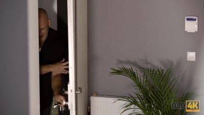 Kept Woman Gives Some Sexual Pleasure To Her Generous Sponsor - upornia.com