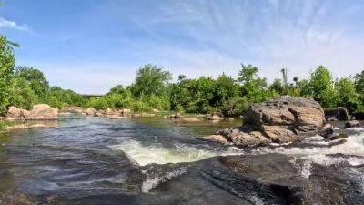 River Skinny Dipping And Pissing - hclips.com