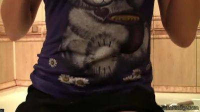 Emo Emily Rubbing Shower On Her Pussy - upornia.com