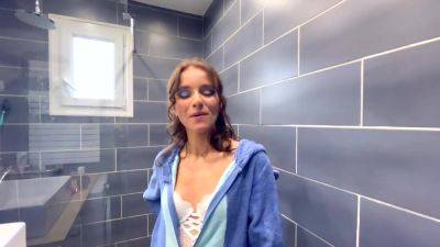 Ariana's very first time with a woman... - hotmovs.com