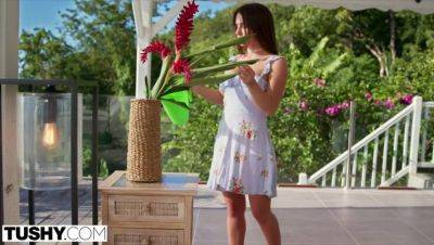 TUSHY She relaxes at the end of the day with a cock in her ass - porntry.com