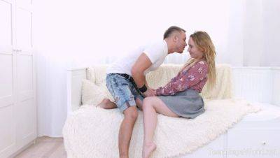 Bella Mur - Fuck fest on a date - porntry.com