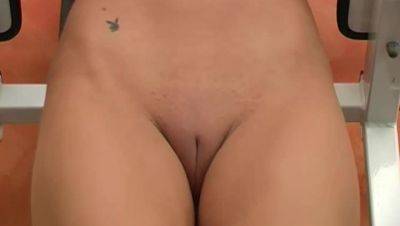 Two hot blondes in the gym - porntry.com