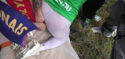 Glory la chienne prise en gang bang exterieur - txxx.com - France