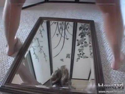 Sexy wet pussy babe fondles her clit - hotmovs.com