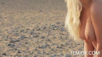 Marry Queen - Nude Art C Cup Teen 18+ On The Beach 5 Min - upornia.com