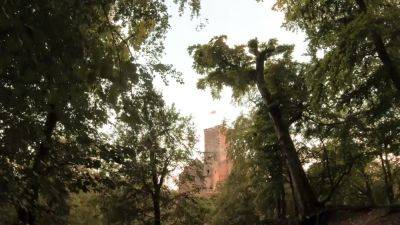 Mia Visited A Castle And Got Horny ! - upornia.com